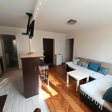 Central Apartment With Garage Novi Sad Ngoại thất bức ảnh