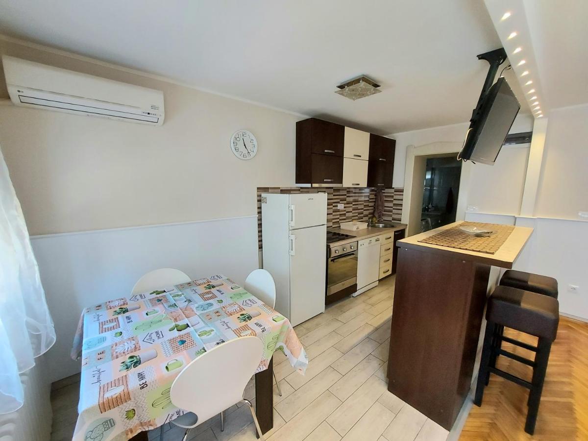 Central Apartment With Garage Novi Sad Ngoại thất bức ảnh