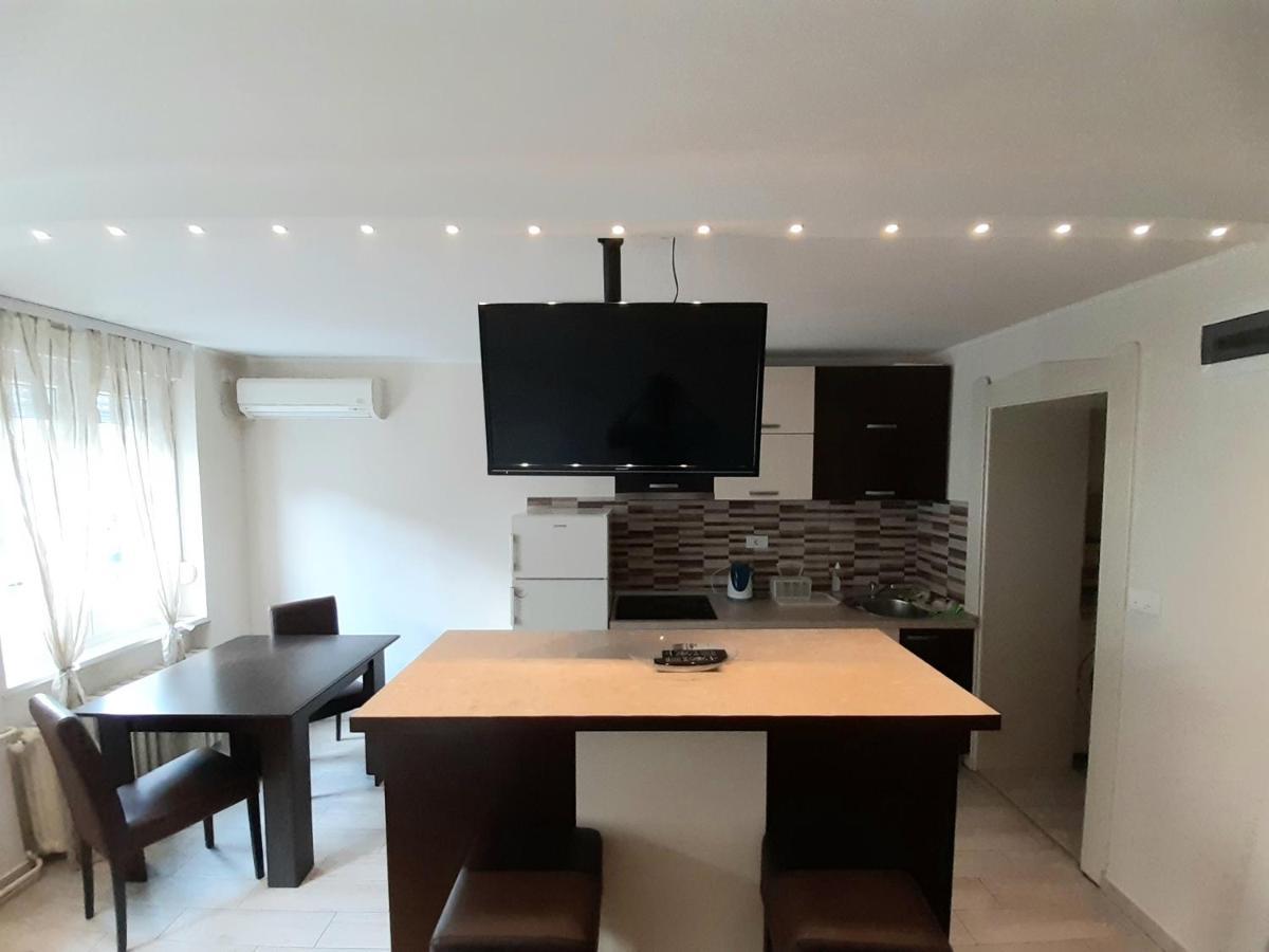 Central Apartment With Garage Novi Sad Ngoại thất bức ảnh