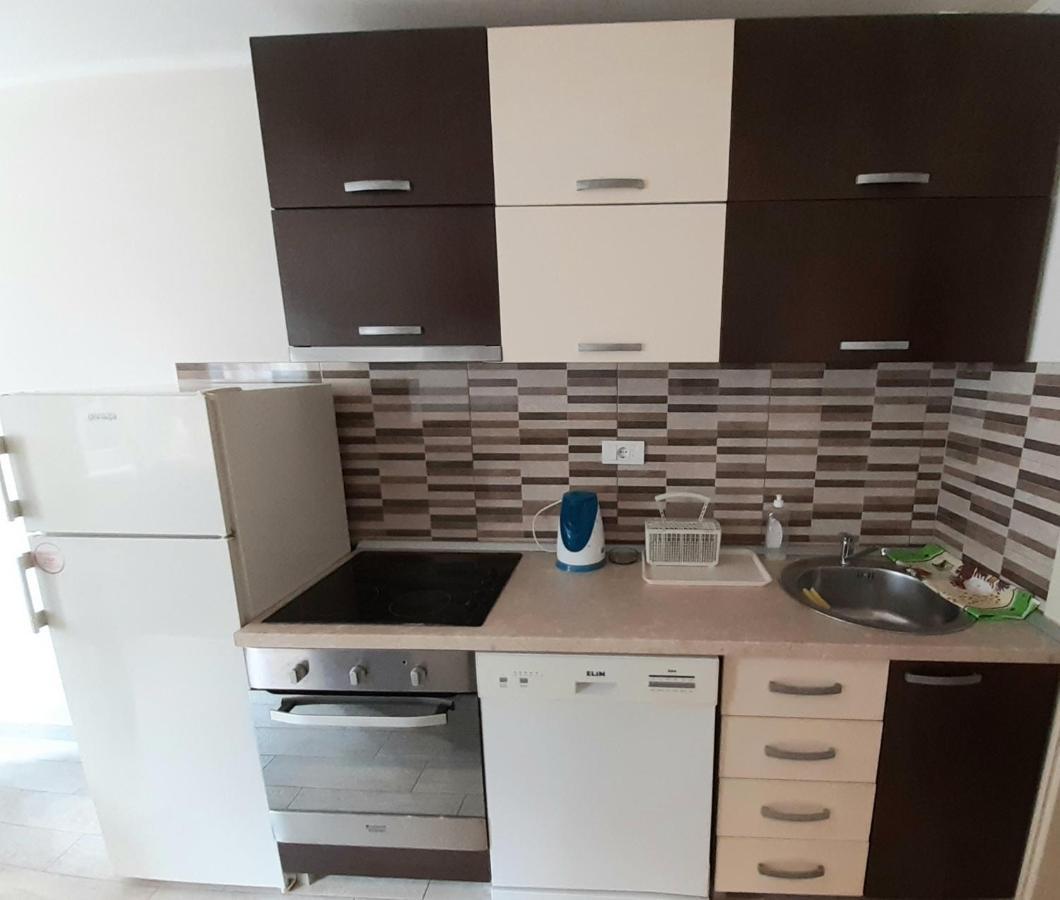 Central Apartment With Garage Novi Sad Ngoại thất bức ảnh