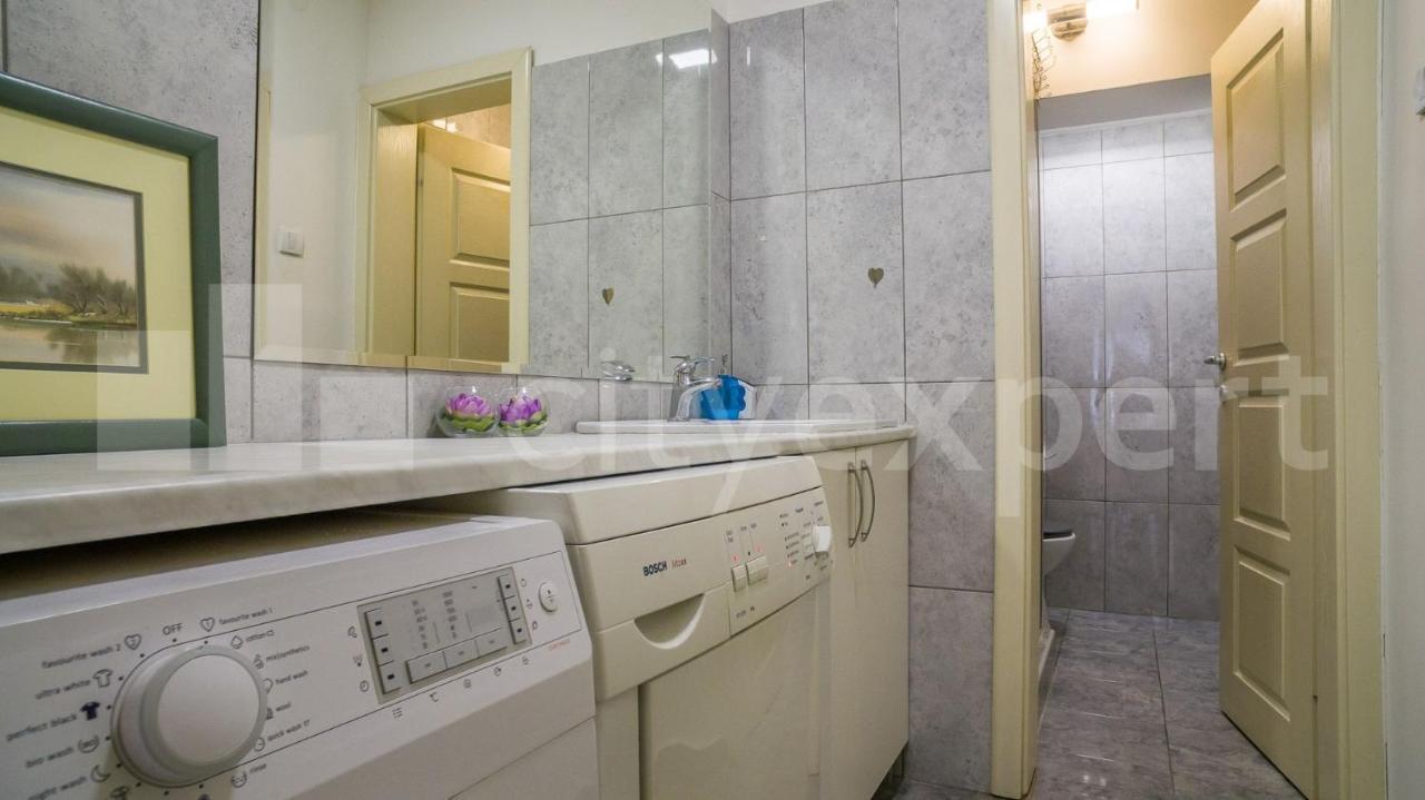 Central Apartment With Garage Novi Sad Ngoại thất bức ảnh